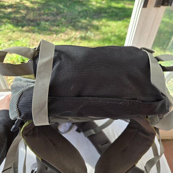High Sierra Summit 45 Green and Gray Internal Frame Backpack - Picture 6 of 11